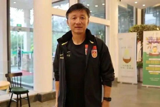 女的扒开尿口让男人捅