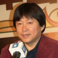女人跪撅夹乳调教伺候主人