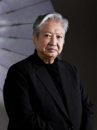 他掀开裙子把舌头伸进去gif